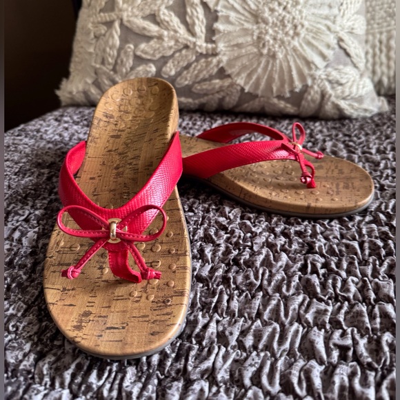 VIONIC RED CASSIE ROCK FLIP FLOP SIZE 8 - Picture 2 of 4